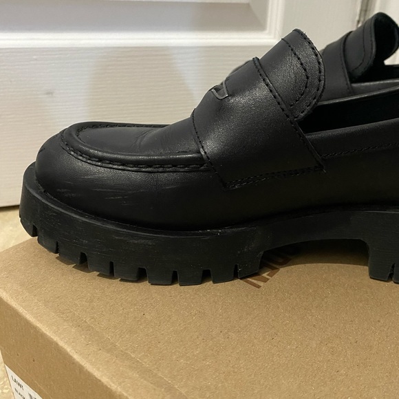 Steve Madden Loafers (LAWRENCE BLACK LEATHER) in Size 9 - Picture 9 of 10